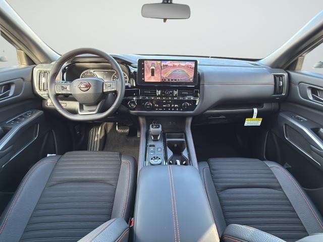 Nissan Pathfinder Vehicle Full-screen Gallery Image 9