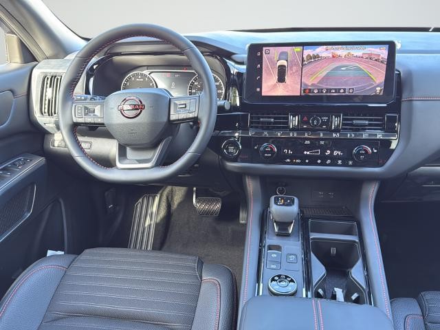 Nissan Pathfinder Vehicle Full-screen Gallery Image 11