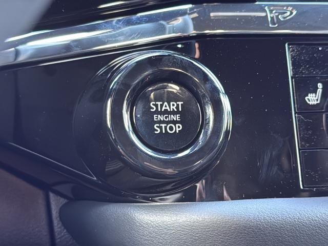 Nissan Pathfinder Vehicle Full-screen Gallery Image 13