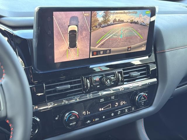 Nissan Pathfinder Vehicle Full-screen Gallery Image 15