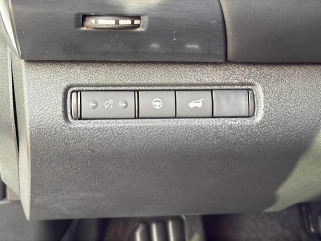 Nissan Pathfinder Vehicle Full-screen Gallery Image 28