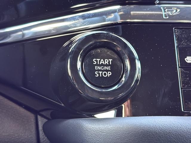 Nissan Pathfinder Vehicle Full-screen Gallery Image 33