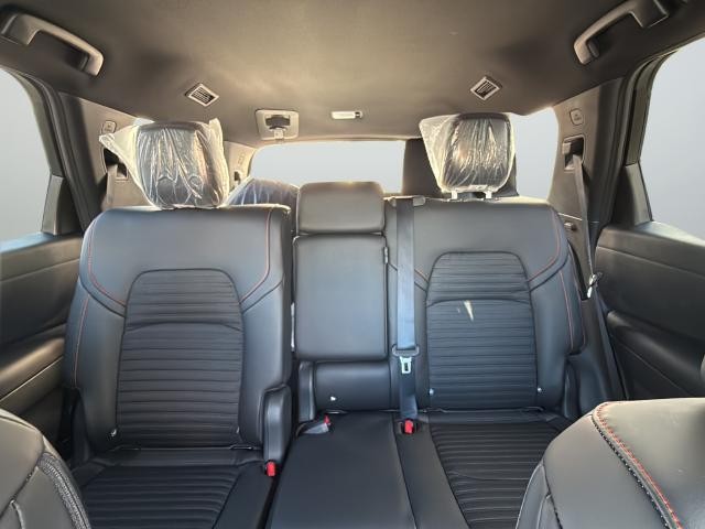 Nissan Pathfinder Vehicle Full-screen Gallery Image 34