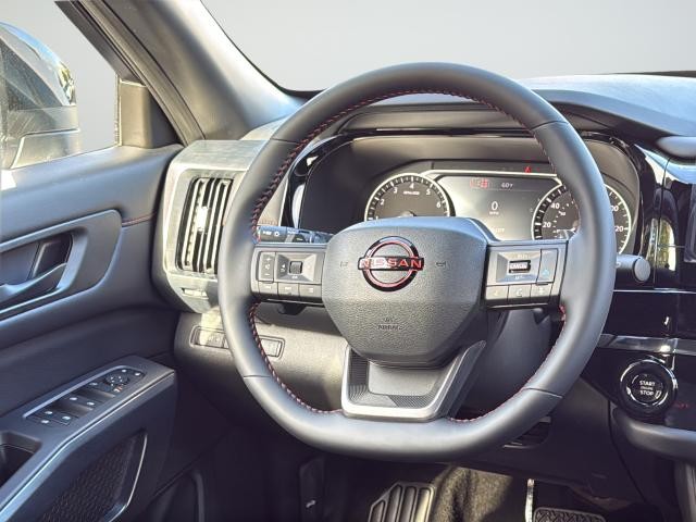 Nissan Pathfinder Vehicle Full-screen Gallery Image 38