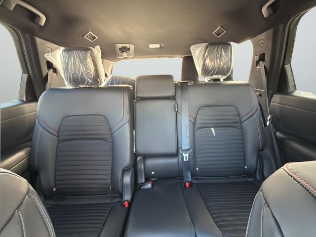Nissan Pathfinder Vehicle Full-screen Gallery Image 40