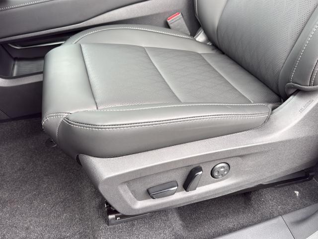 Nissan Murano Vehicle Full-screen Gallery Image 17
