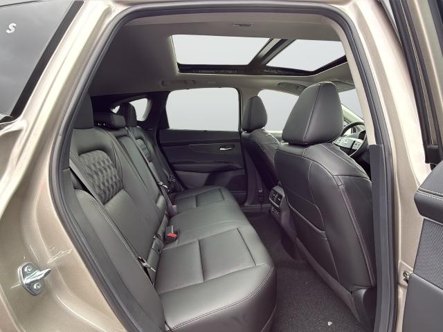Nissan Murano Vehicle Full-screen Gallery Image 24