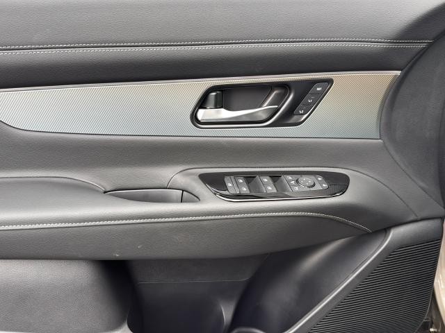Nissan Murano Vehicle Full-screen Gallery Image 29