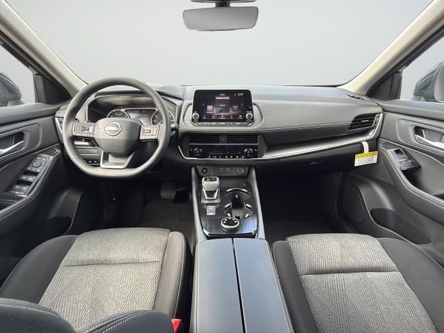 Nissan Rogue Vehicle Full-screen Gallery Image 9