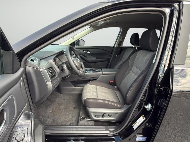 Nissan Rogue Vehicle Full-screen Gallery Image 10