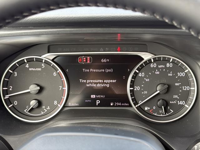 Nissan Rogue Vehicle Full-screen Gallery Image 12