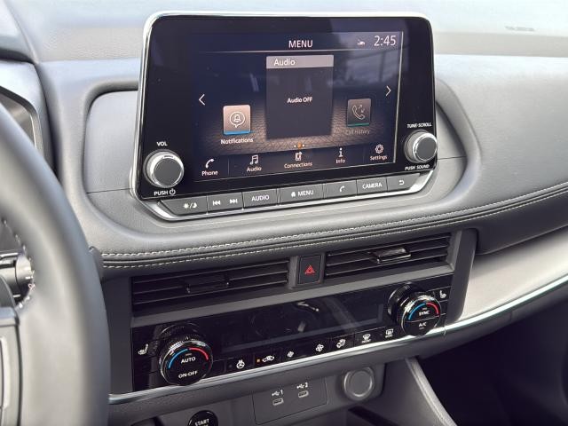 Nissan Rogue Vehicle Full-screen Gallery Image 14
