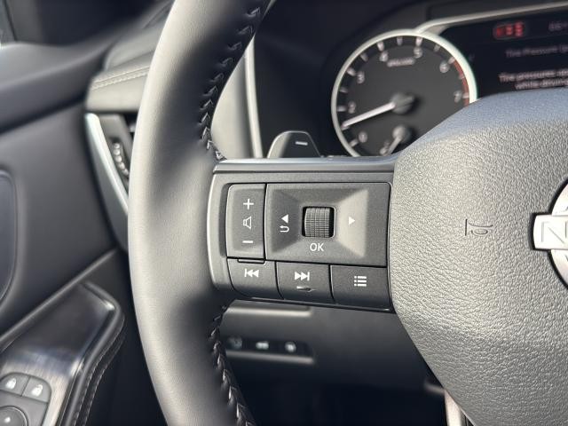 Nissan Rogue Vehicle Full-screen Gallery Image 16