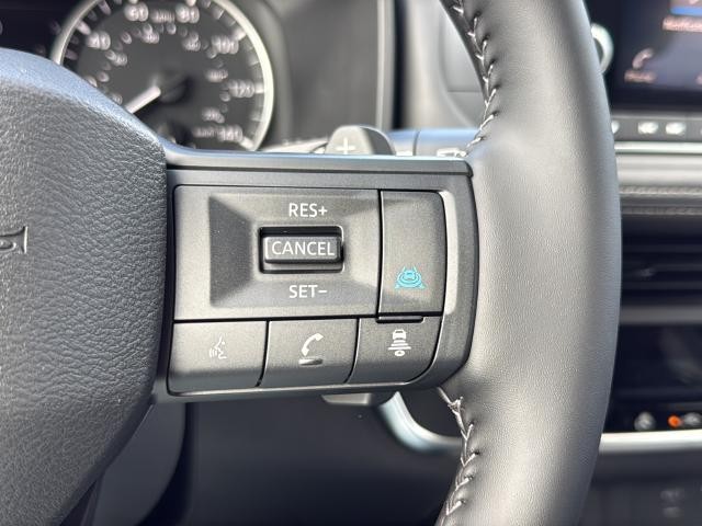 Nissan Rogue Vehicle Full-screen Gallery Image 17