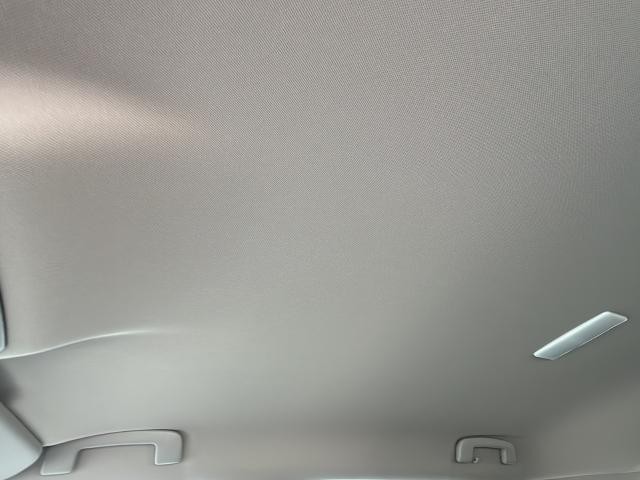 Nissan Rogue Vehicle Full-screen Gallery Image 19