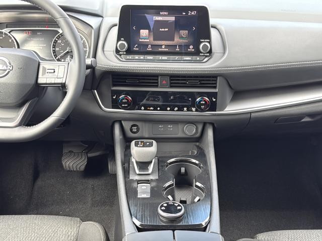 Nissan Rogue Vehicle Full-screen Gallery Image 20