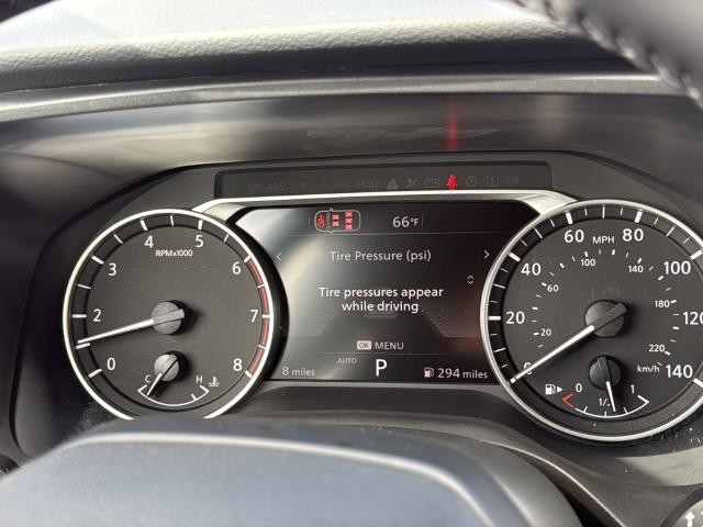 Nissan Rogue Vehicle Full-screen Gallery Image 23