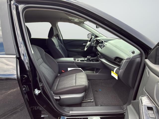 Nissan Rogue Vehicle Full-screen Gallery Image 26