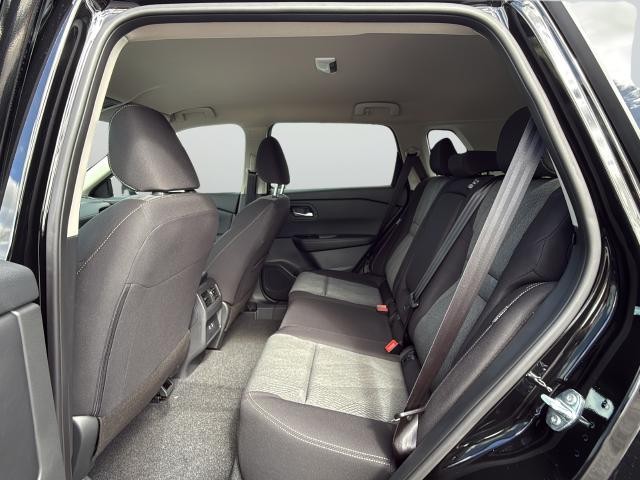 Nissan Rogue Vehicle Full-screen Gallery Image 27