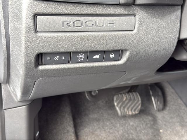 Nissan Rogue Vehicle Full-screen Gallery Image 28