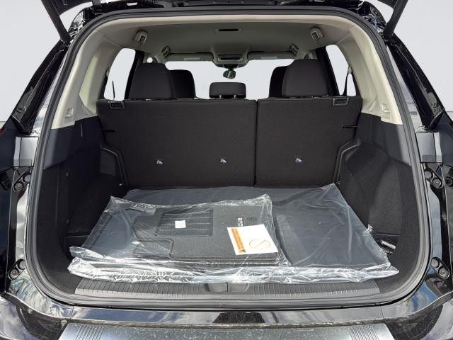 Nissan Rogue Vehicle Full-screen Gallery Image 32