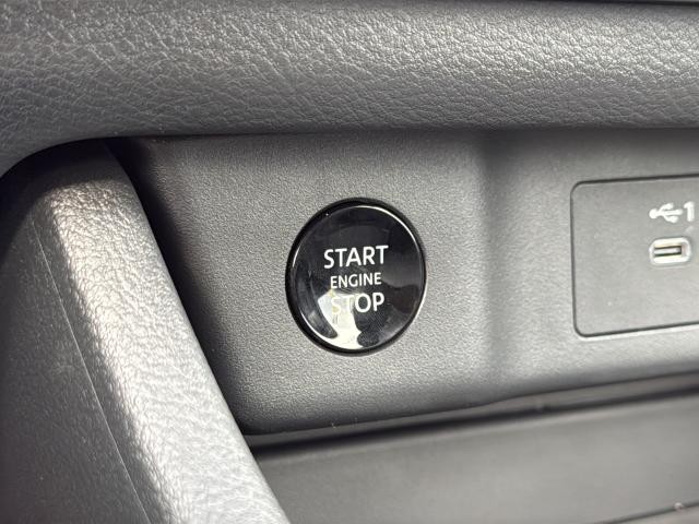 Nissan Rogue Vehicle Full-screen Gallery Image 33