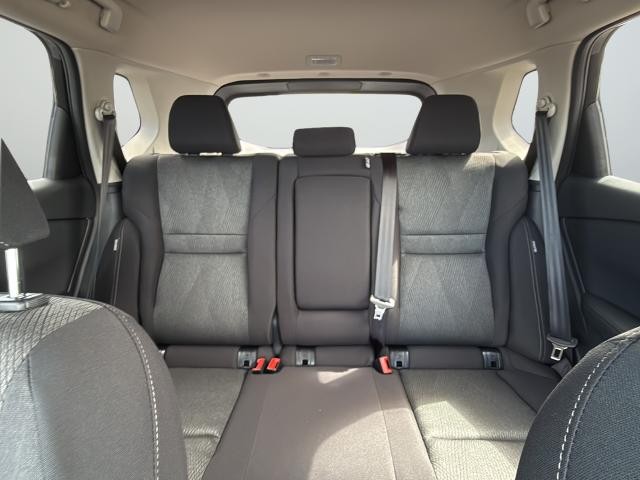 Nissan Rogue Vehicle Full-screen Gallery Image 34
