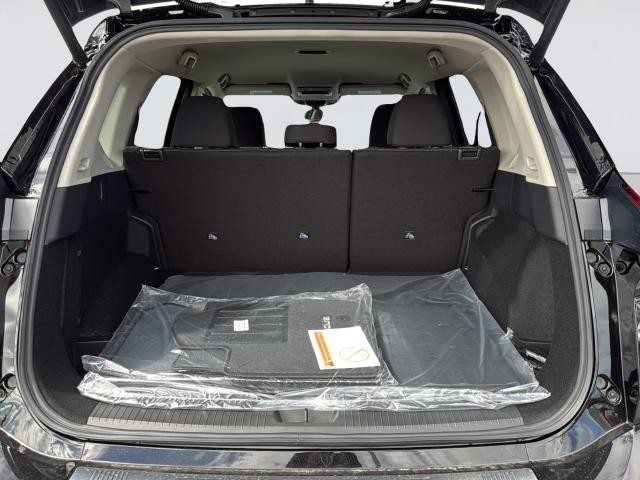 Nissan Rogue Vehicle Full-screen Gallery Image 35