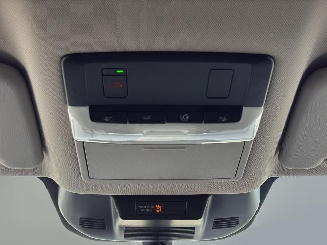 Nissan Rogue Vehicle Full-screen Gallery Image 36