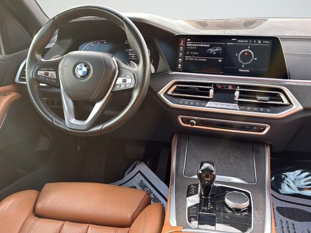 BMW X5 Vehicle Full-screen Gallery Image 11