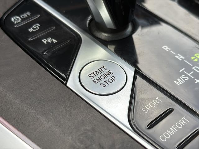 BMW X5 Vehicle Full-screen Gallery Image 13