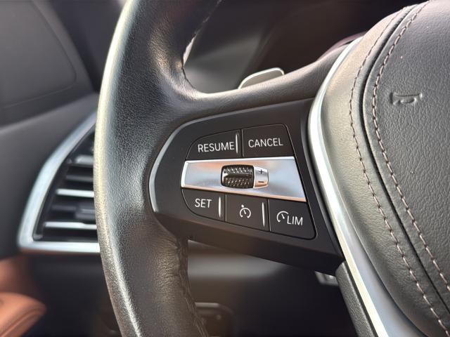 BMW X5 Vehicle Full-screen Gallery Image 16