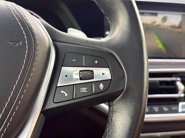 BMW X5 Vehicle Full-screen Gallery Image 17