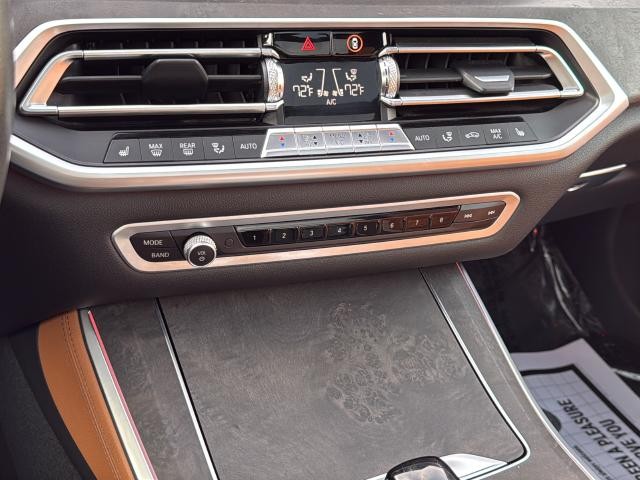 BMW X5 Vehicle Full-screen Gallery Image 21