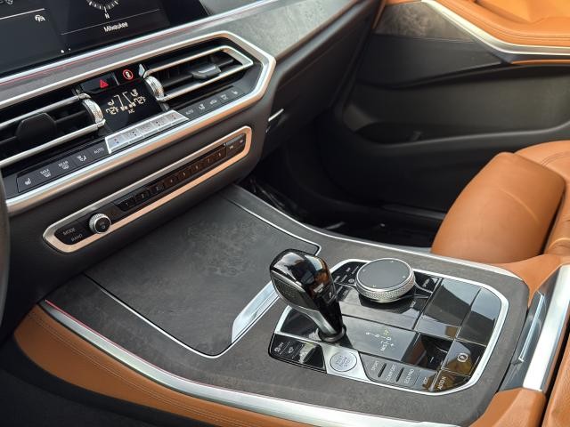 BMW X5 Vehicle Full-screen Gallery Image 22