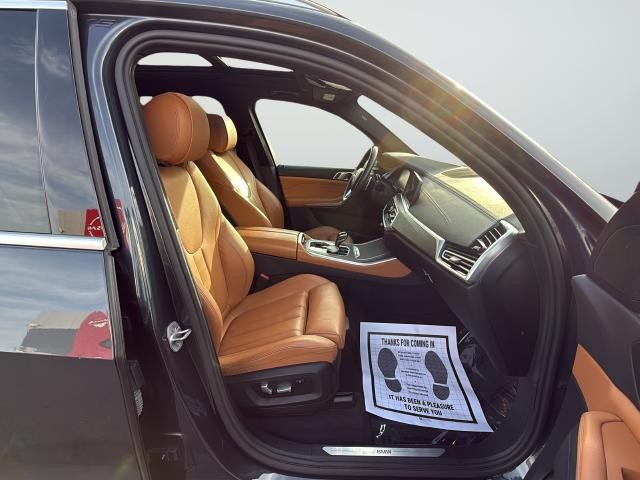 BMW X5 Vehicle Full-screen Gallery Image 26