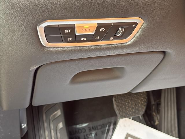 BMW X5 Vehicle Full-screen Gallery Image 28