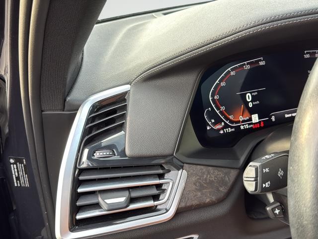 BMW X5 Vehicle Full-screen Gallery Image 31
