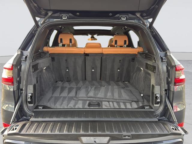 BMW X5 Vehicle Full-screen Gallery Image 32