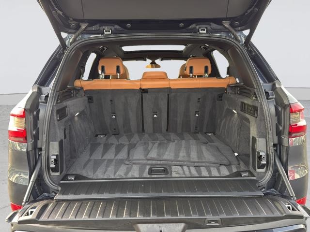 BMW X5 Vehicle Full-screen Gallery Image 35