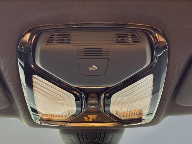 BMW X5 Vehicle Full-screen Gallery Image 36