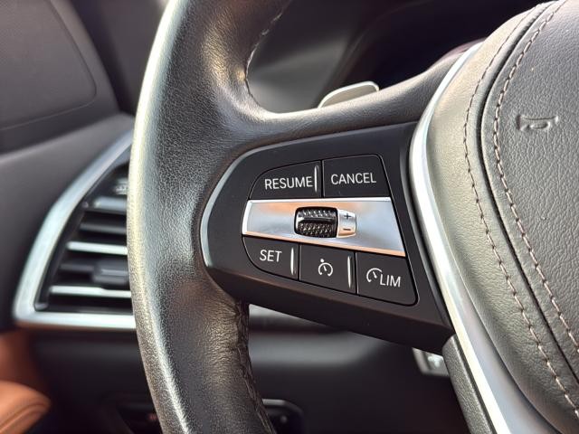 BMW X5 Vehicle Full-screen Gallery Image 38