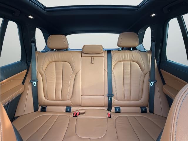 BMW X5 Vehicle Full-screen Gallery Image 39