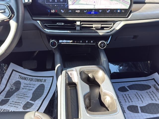 Chevrolet Equinox EV Vehicle Full-screen Gallery Image 20