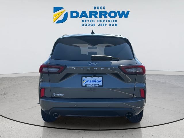 Ford Escape Vehicle Full-screen Gallery Image 4