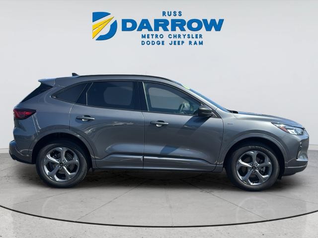 Ford Escape Vehicle Full-screen Gallery Image 6