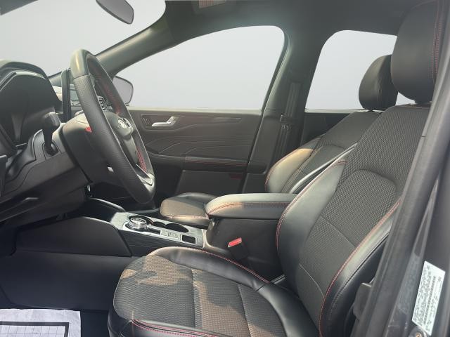 Ford Escape Vehicle Full-screen Gallery Image 10