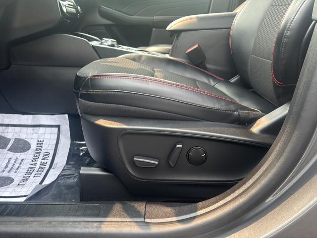Ford Escape Vehicle Full-screen Gallery Image 18