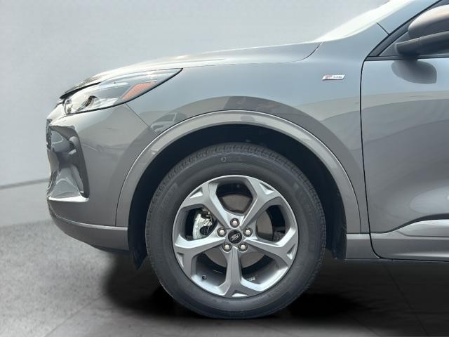 Ford Escape Vehicle Full-screen Gallery Image 32