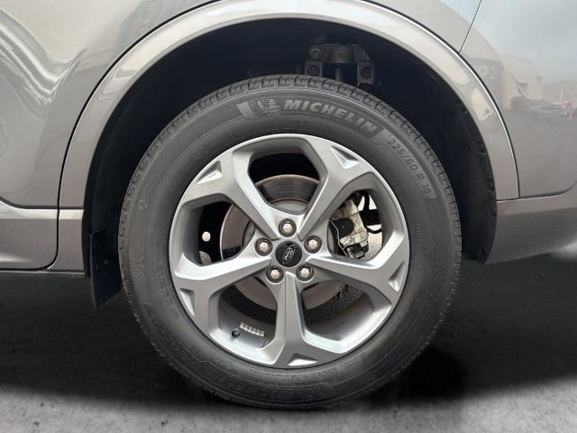 Ford Escape Vehicle Full-screen Gallery Image 34